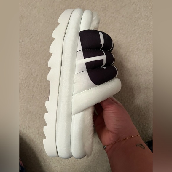 Brand New UGG slip on shoes black/whitish cream size 6 No box - Picture 5 of 5